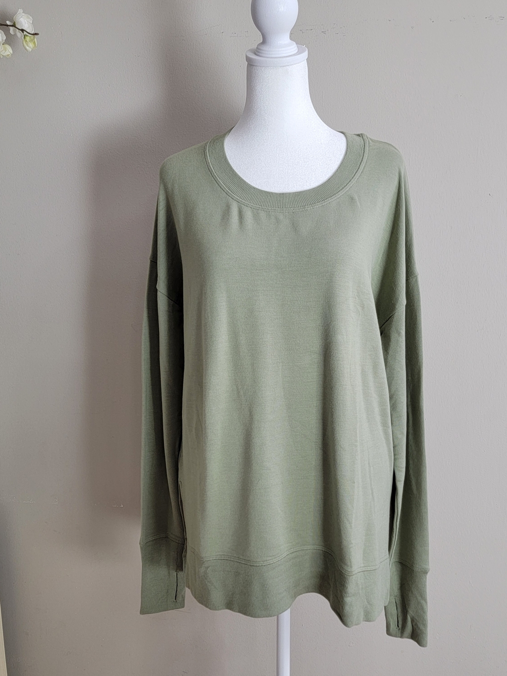 Athleta Olive Green Relaxed Crewneck Sweatshirt Size Medium Tall